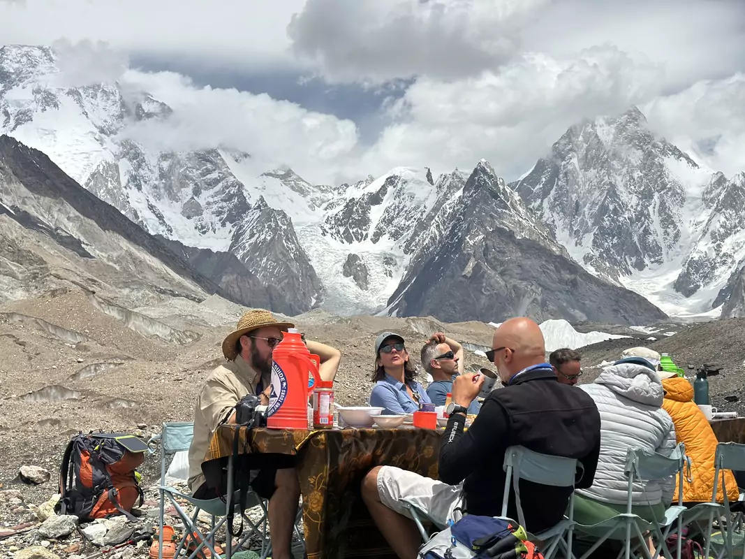 trekkers-tea-break-k2-trek Trekkers enjoying tea break during the K2 and Gondogoro La Trek with mountains in the background