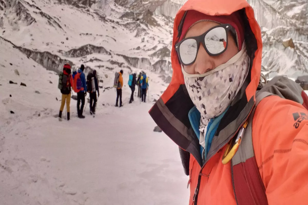 k2 adventure group-posing