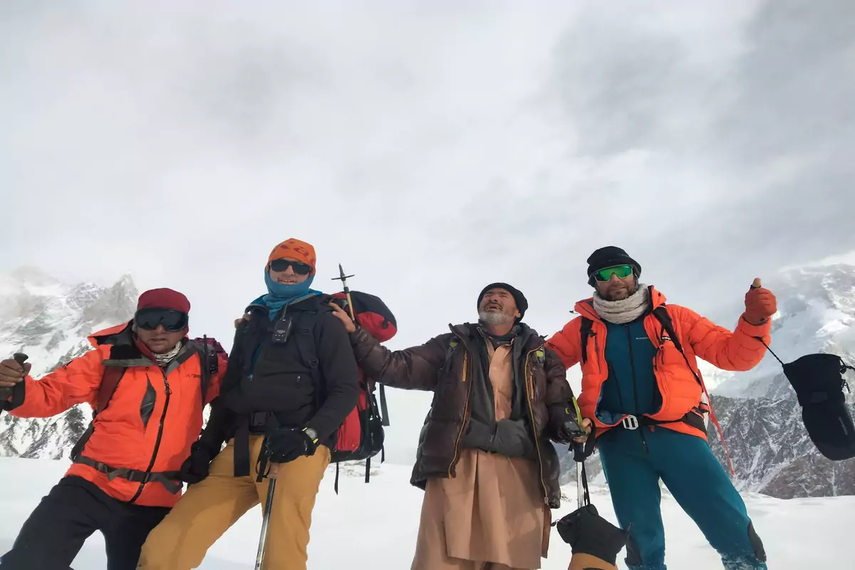 k2-trekking-group-photo k2-adventure trekking-group-photo