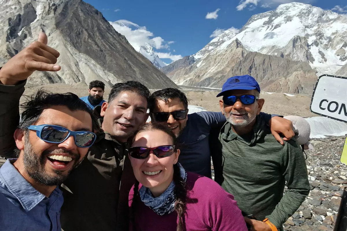 k2-trekking-group-posing
