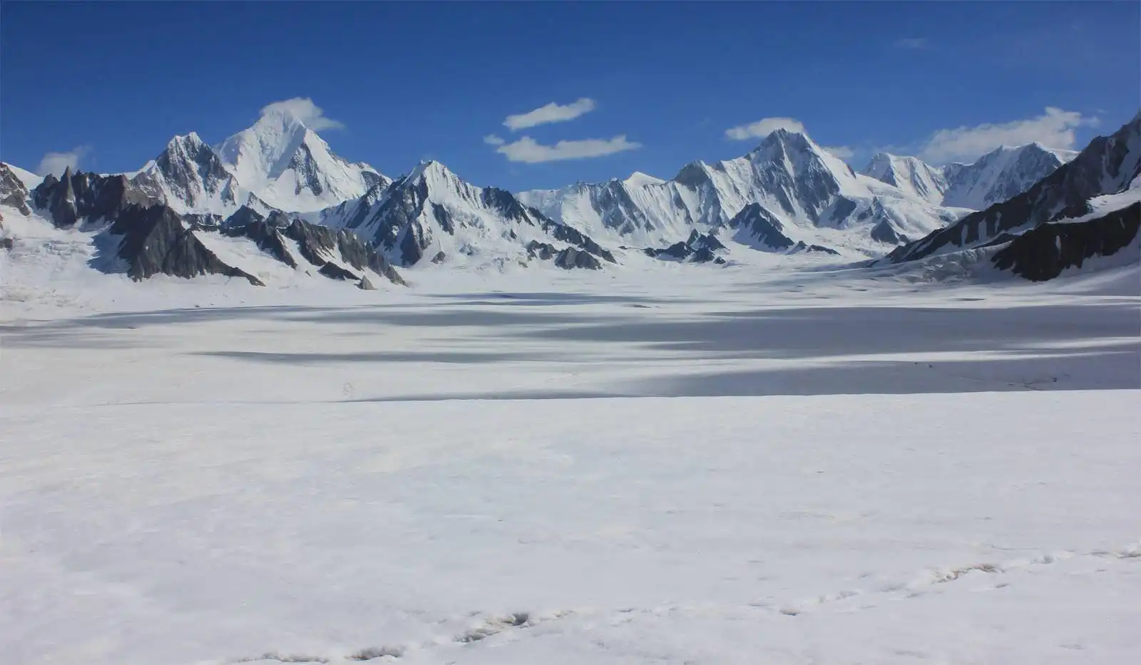 snow-lake-and-hispar-la-trek-06.webp